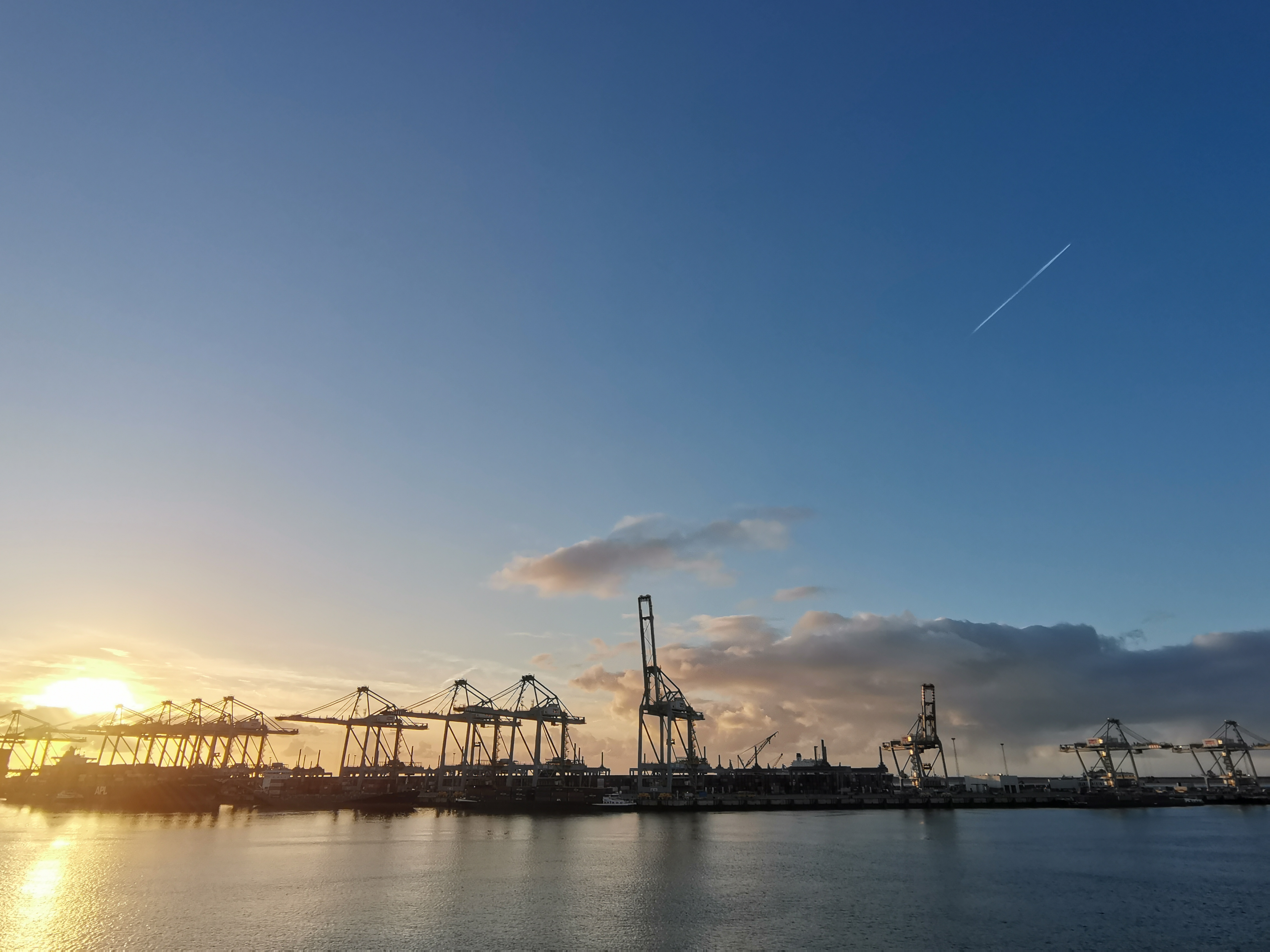 Rotterdam Port Tweede Maasvlakte's Sunset.jpg